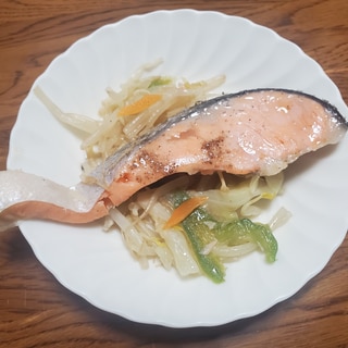塩鮭と野菜のフライパン蒸し